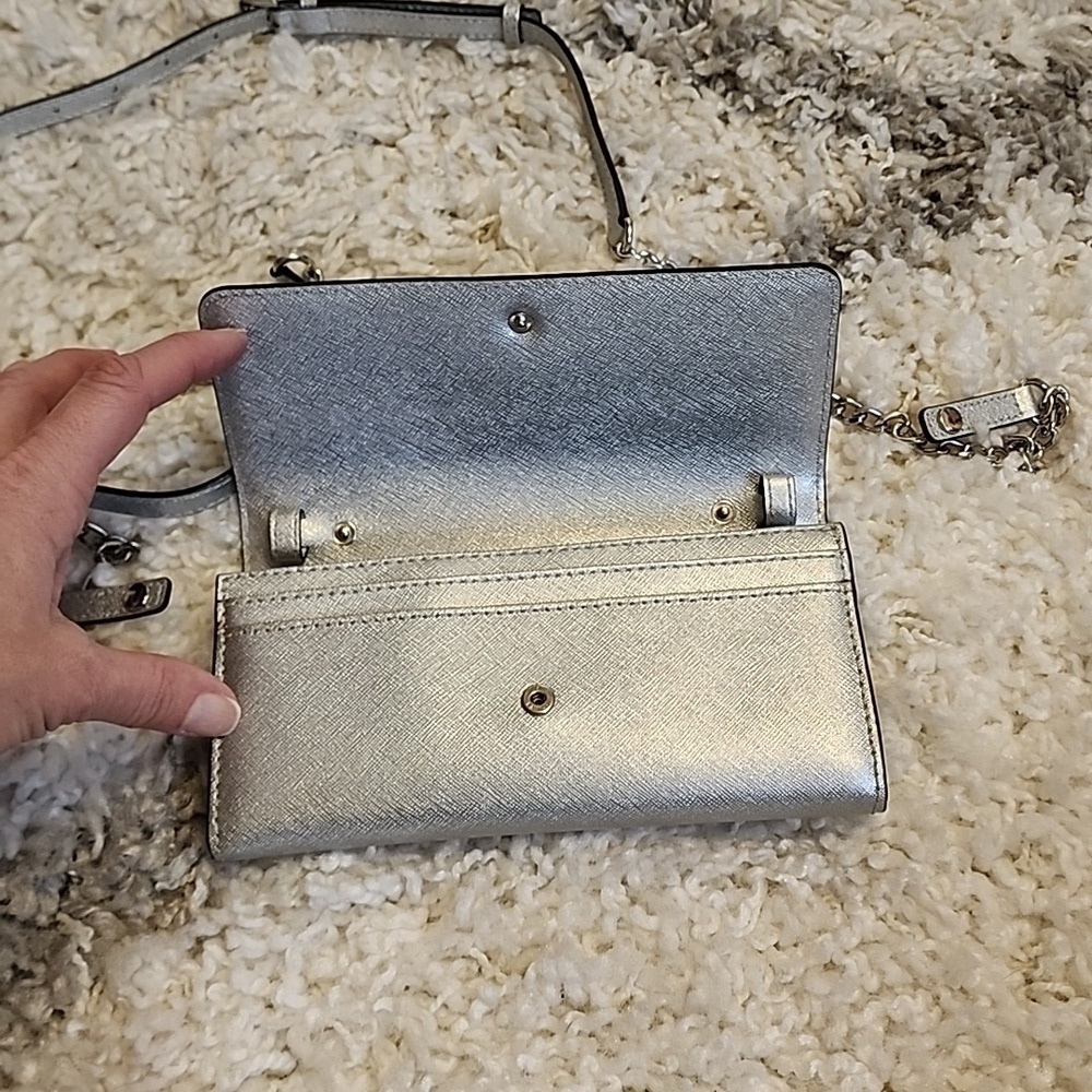 Michael Kors wallet with shoulder strap - Picture 4 of 11